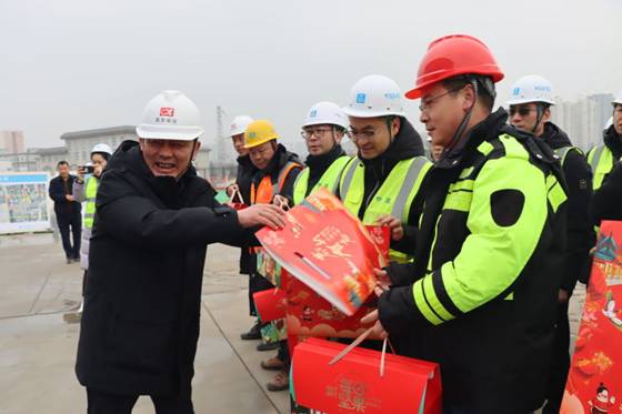 https://img.jianpian.info/2659100/article/20240208/bcbbbff01326454bb8ae0fd8b02197c3.jpg?imageView2/2/w/750/h/1400/q/80