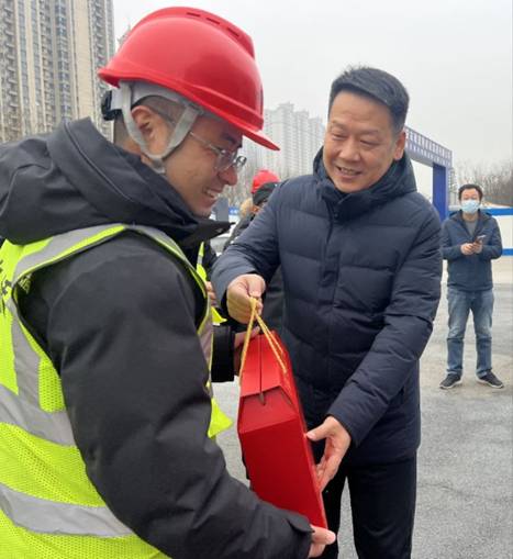 https://img.jianpian.info/2659100/article/20240208/414ad0d963ab4724987d9dece8dc0b99.jpg?imageView2/2/w/750/h/1400/q/80
